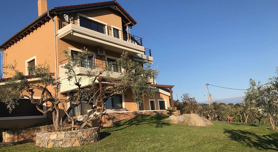 External view of Villa Elia front